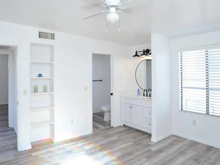 918 E Elm St #B — Photo 27