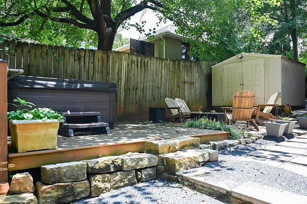 3 bed, 3.0 bath, 2056 sqft, $5,800 — Photo 4
