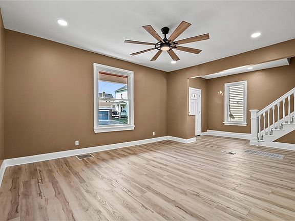 3rd image of 391 Vermont Ave