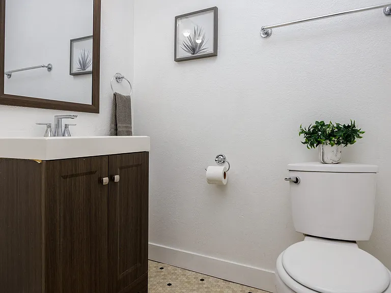 6021 Carlton Way — Photo 37