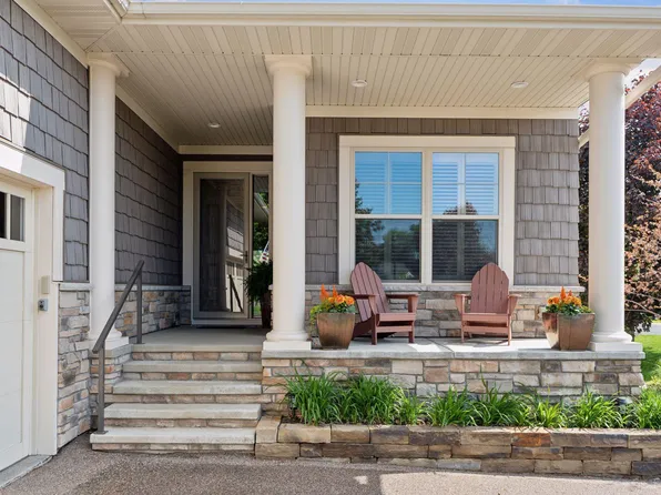 10733 Lyndale Bluffs Trl, Bloomington, MN 55420