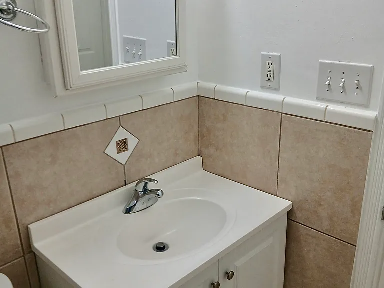 225 Avacado Ct #4 — Photo 9
