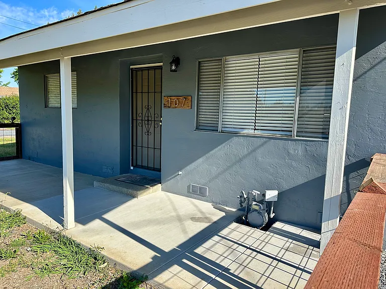 107 Bailhache Ave — Photo 2