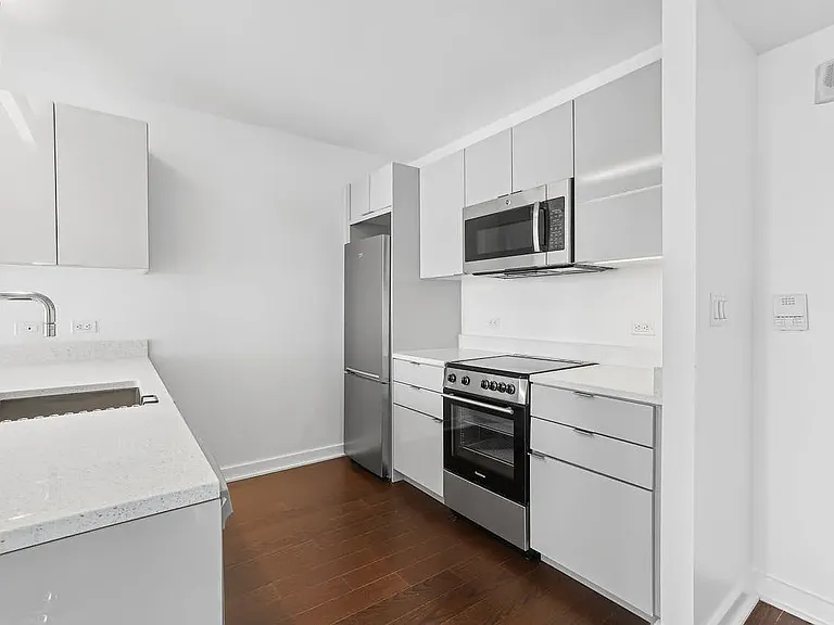 400 W 113th St #1506 — Photo 7
