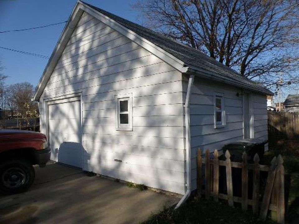 2nd image of 1702 E 3rd St