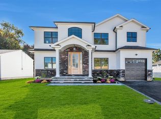 97 Morton Blvd, Plainview, NY 11803