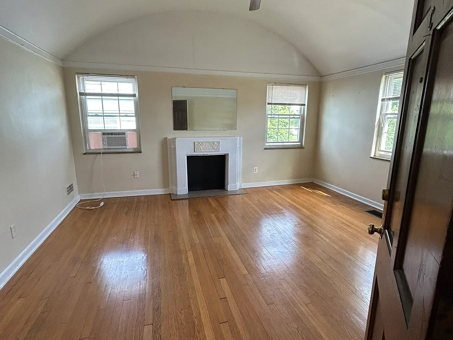 1 bed, 850 sqft, $1,150 — Photo 2