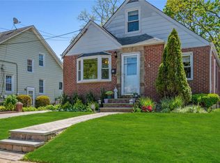 262 W Valley Stream Blvd, Valley Stream, NY 11580