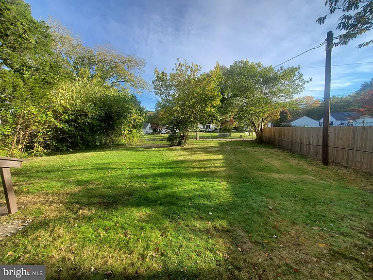 73 Upland Ave — Photo 30