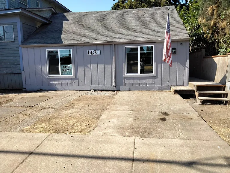 143 E Milton St — Photo 1
