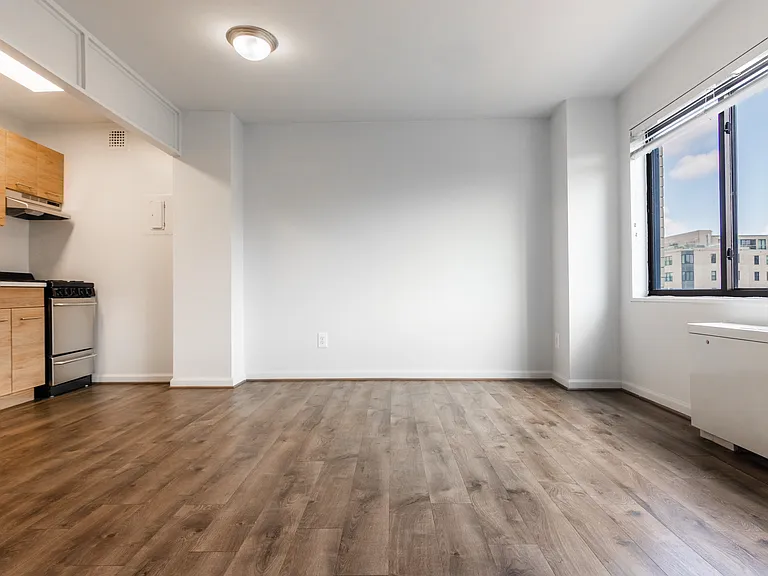 2620 16th Street Apartments — Photo 16