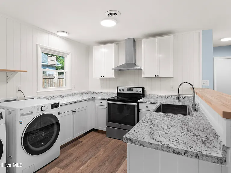 4211 Peachtree Ave — Photo 4