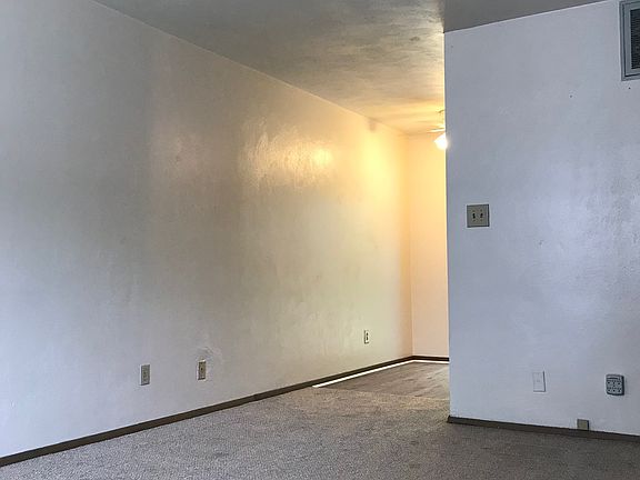 2nd image of 2843-2853 Lake Shore Pl #2849