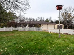 805 29th Rd, Bloomington, NE 68929