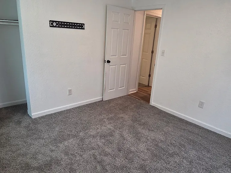 713 Nixon Dr — Photo 7