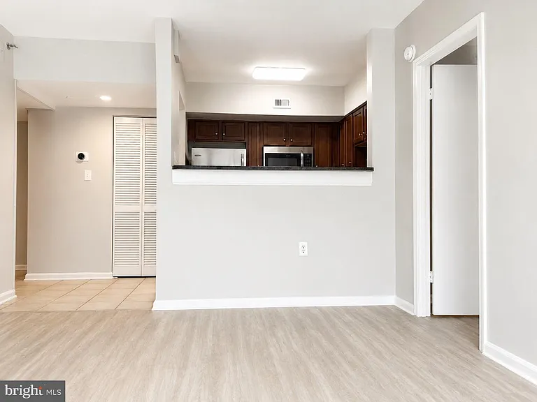 1001 N Randolph St #502 — Photo 6