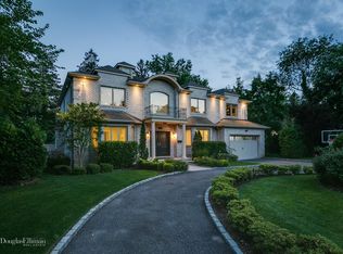 98 Barnyard Ln, Roslyn Heights, NY 11577