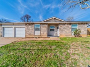 708 W Harwood Rd, Euless, TX 76039