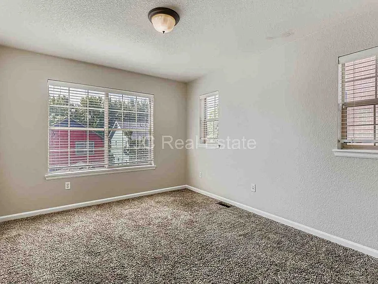 8210 E 29th Ave — Photo 9