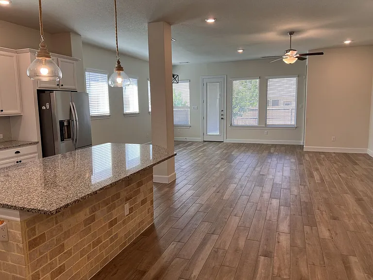 10215 High Noon Dr — Photo 4