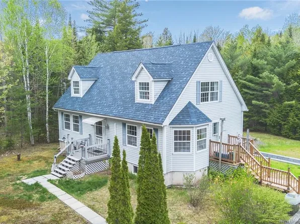 24 Kuzyk Ct, Burton, NB E2V 4V5