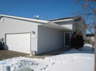 1421 McIntosh Cir, Shakopee, MN 55379