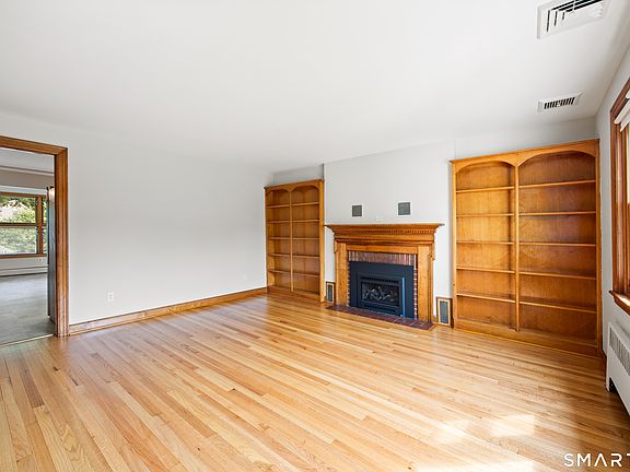 2nd image of 480 Higgins Rd
