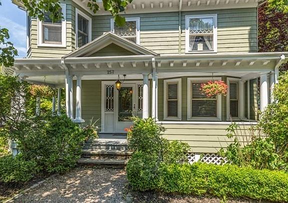 2nd image of 257 Loring Ave