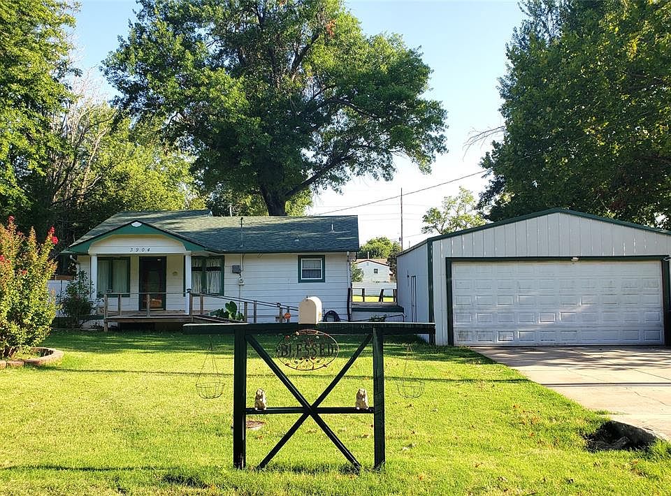 1st image of 3904 Lawn Dr