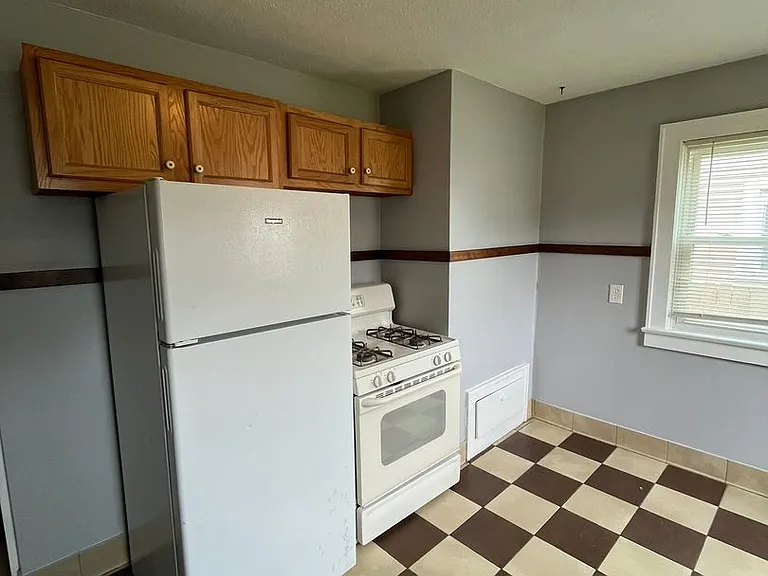 452-454 S Huron Ave — Photo 5