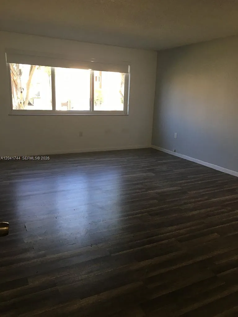 Coral Gate East Condo — Photo 2