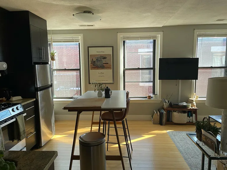 Charter St — Photo 2