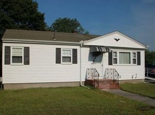 8 Diane St, Acushnet, MA 02743