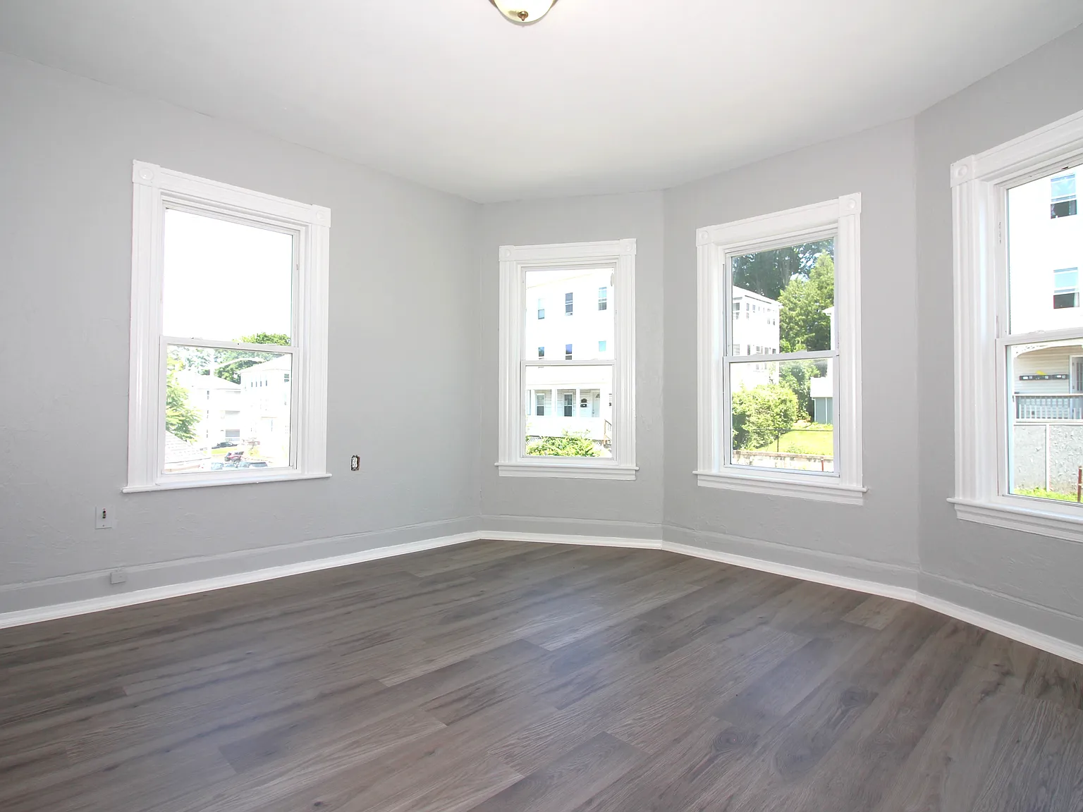 4 bed, 1580 sqft, $2,850 — Photo 4
