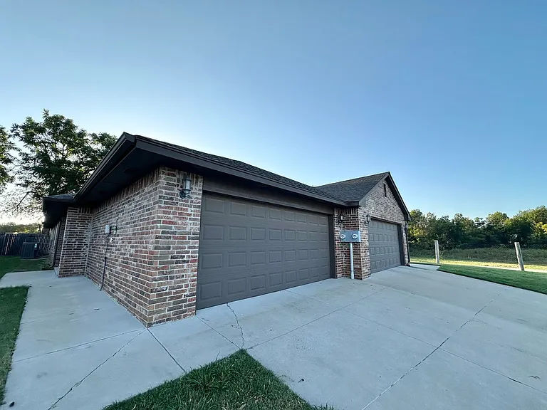 412 Chalk Hill Ct — Photo 2