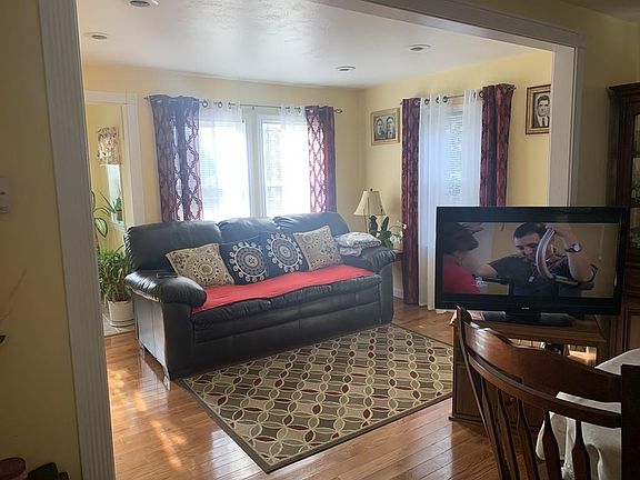 5th image of 23 Westbrook St