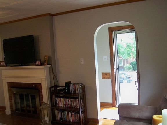2nd image of 127 W Circle Dr