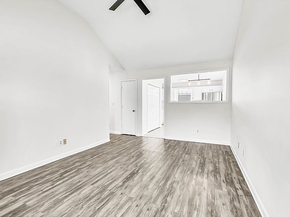 3rd image of 925 Granny White Rd