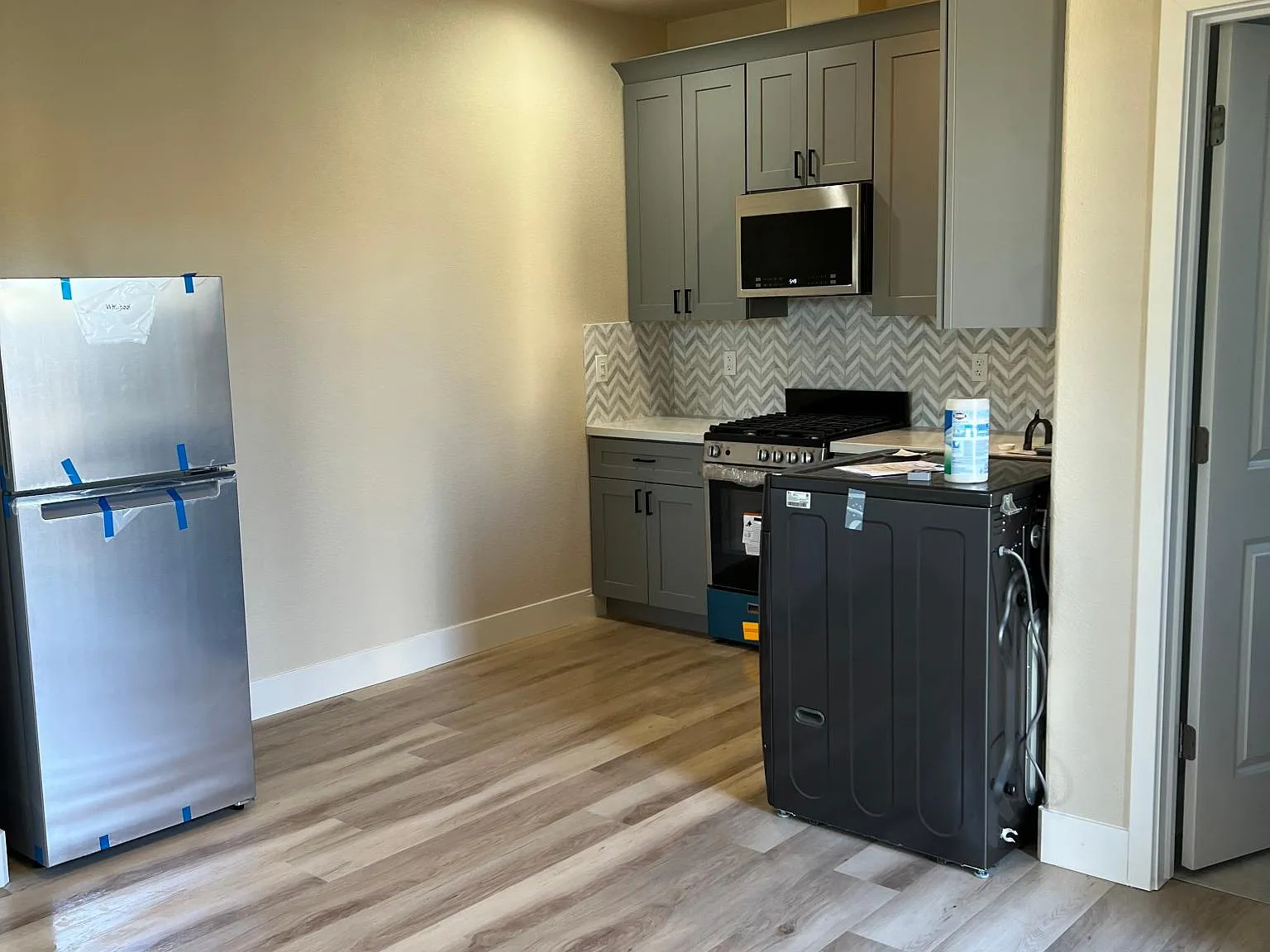Studio, 300 sqft, $1,500 — Photo 2