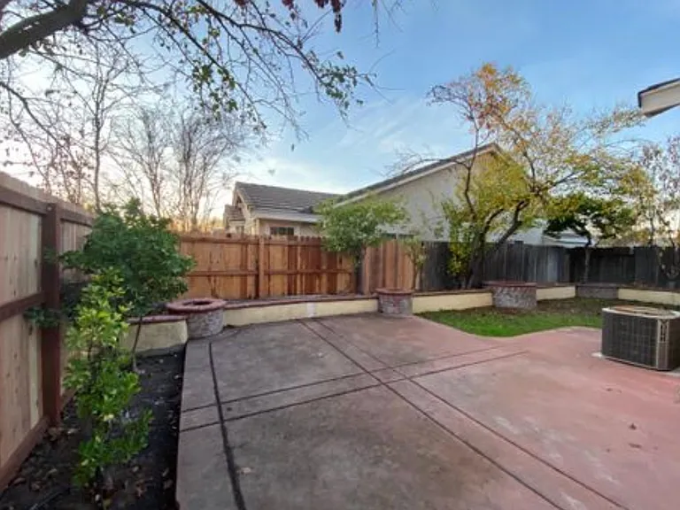 5901 Caddington Way — Photo 7