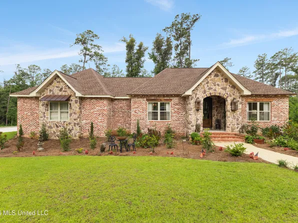 14 Spring Lake Dr, Sumrall, MS 39482