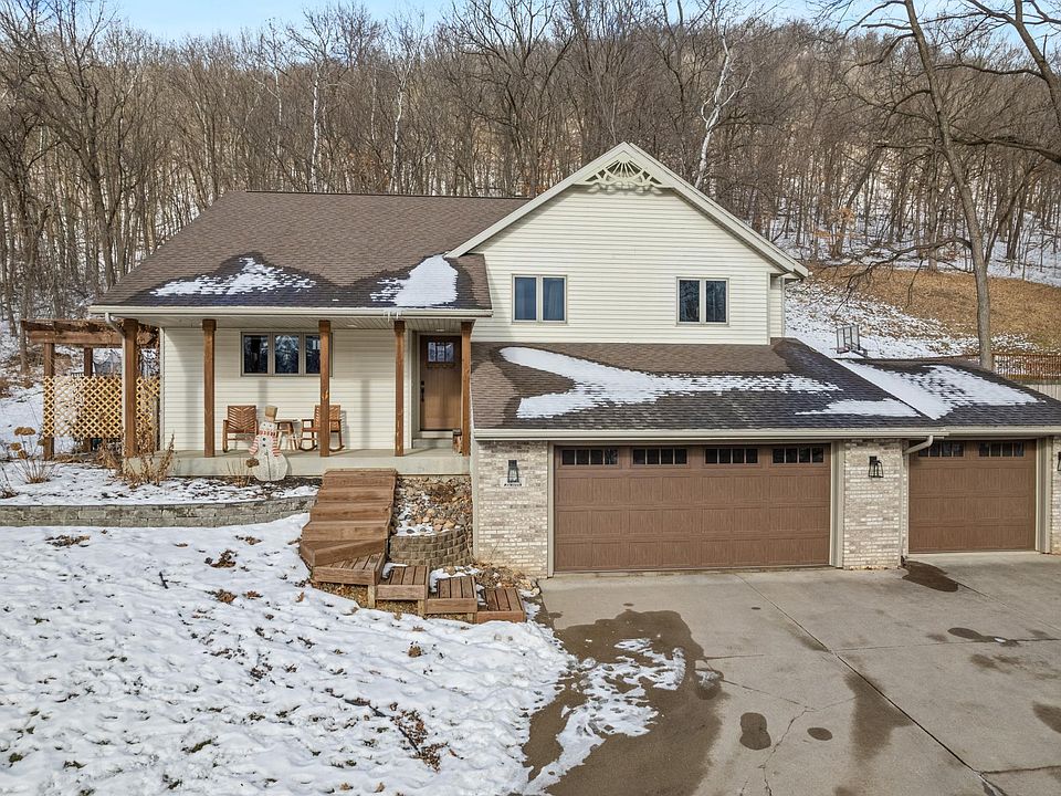 1st image of 134 McIntosh Rd E