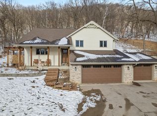 134 McIntosh Rd E, La Crescent, MN 55947