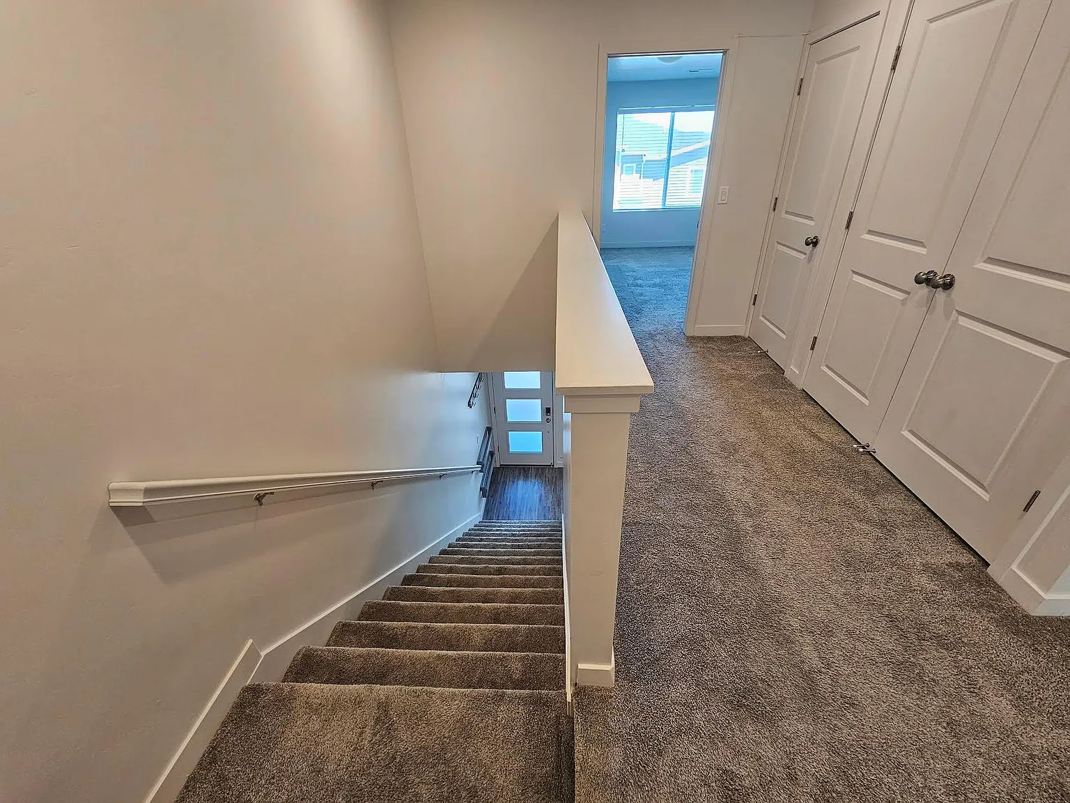 3 bed, 2106 sqft, $2,033 — Photo 4