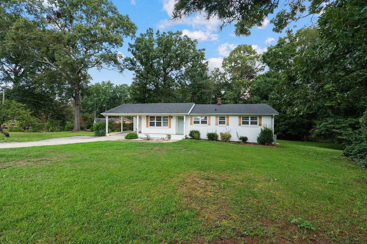 100 Swinton Dr photo 1