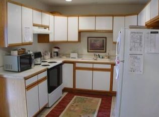 672 Hillary Farm Rd #B, Hudson, WI 54016