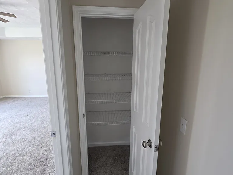 1240 Shannon Ln — Photo 15