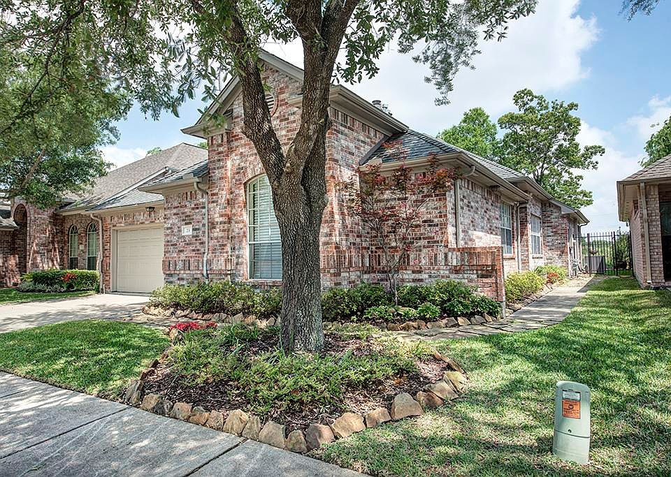 1st image of 23 Parkway Pl