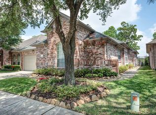 23 Parkway Pl, Jersey Village, TX 77040