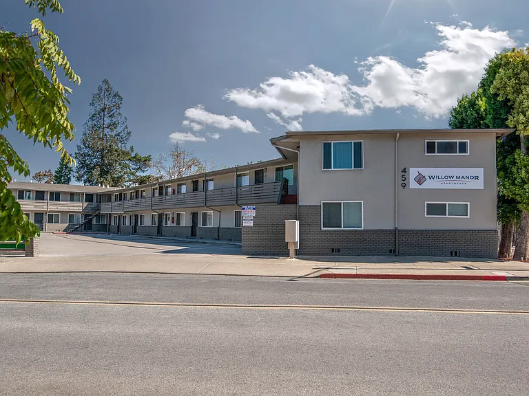 Willow Manor Apartments — Photo 5